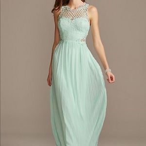 David’s Bridal City Triangles mermaid bridesmaid prom Gown